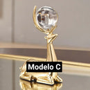 Escultura de Cervo Dourado com Bola de Cristal para Sala e Escritório Lenogue