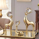 Escultura de Cervo Dourado com Bola de Cristal para Sala e Escritório Lenogue