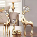 Escultura de Cervo Dourado com Bola de Cristal para Sala e Escritório Lenogue