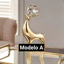 Escultura de Cervo Dourado com Bola de Cristal para Sala e Escritório Lenogue