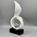 Escultura Decorativa com Asas e Esfera de Cristal para Sala Lenogue