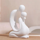 Escultura Moderna de Casal se Beijando em Resina Lenogue